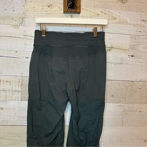 Lululemon Dance Studio Mid-Rise Full Length Pant
Dark Forest (?) Size 6 - Picture 12 of 13